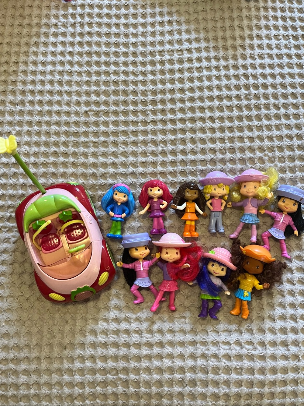 Pink and Green Strawberry Shortcake Car with Assorted Mini Dolls